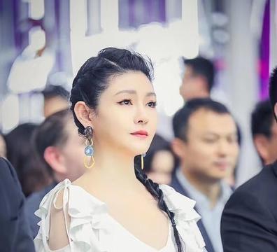 具俊晔与大S这段婚姻，从复合那天起就写满了现实算计，哪来什么深情回望的童话。
两