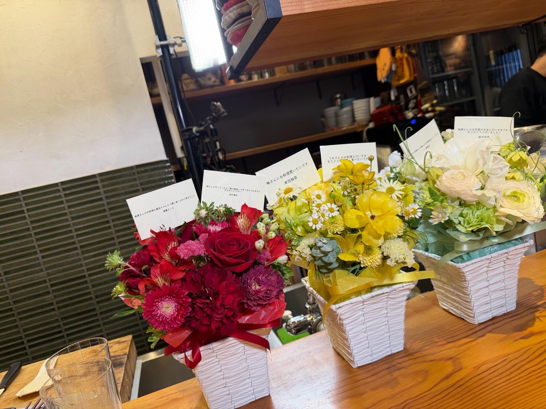 梅澤美波「🍚梅のや 閉店🥢大好きな2人が来てくれました。」　umegram