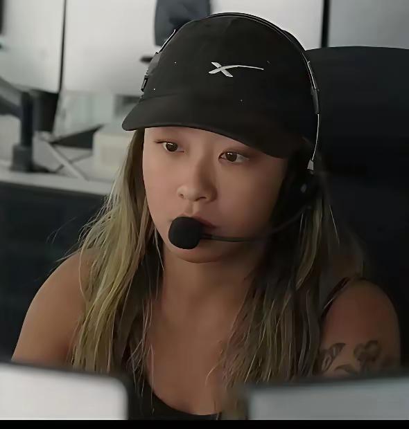 SpaceX上市炸出“花臂女神”！
 
SpaceX成功上市，发射现场的视频在网