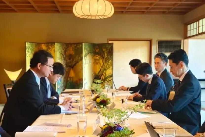 日媒:日本强烈抗议中国在东海新设建筑物！

8月26日，日本共同社报道:“外务省