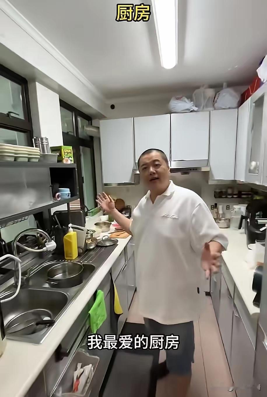 林子聪晒出自己香港房子的全貌说：“大家真的不要再说我在香港住豪宅别墅了，我家真的