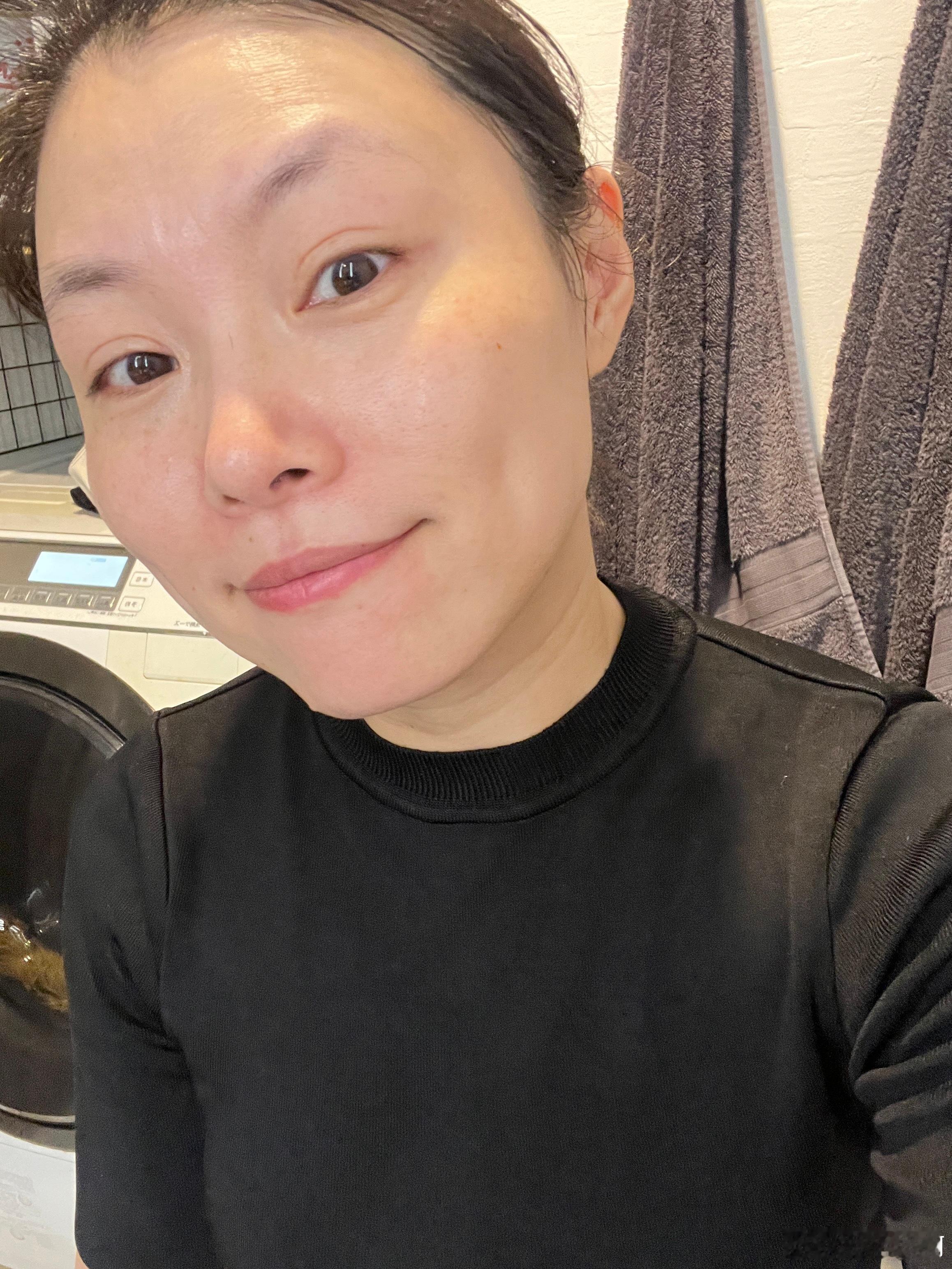最近皮肤是不是有点太好了！？刚健身完回家卸了妆，白的哦！因为最近工作没那么忙，每