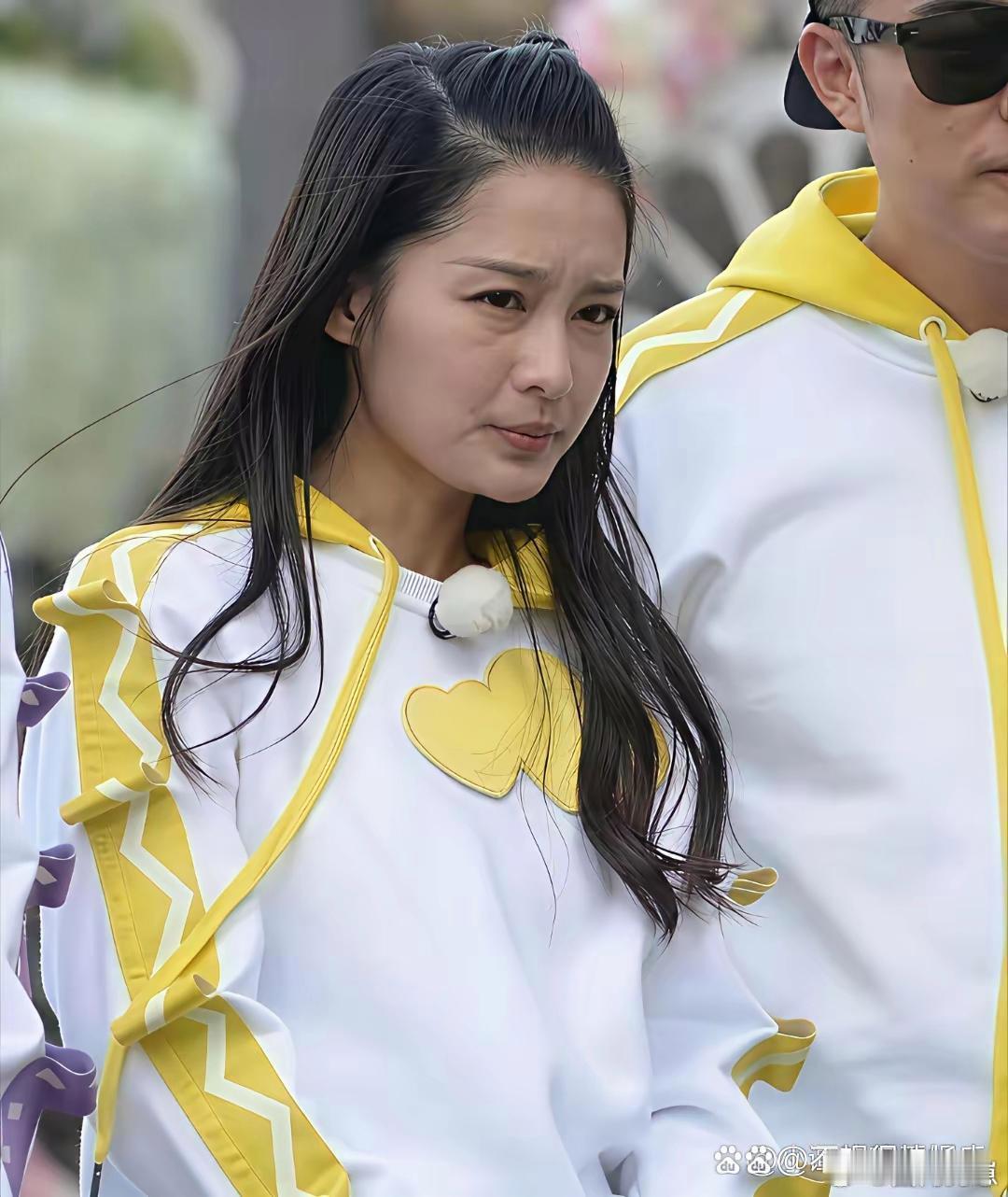 李沁当年录跑男全程纯素颜！零修饰出镜状态能打，美得超真实动人！ 