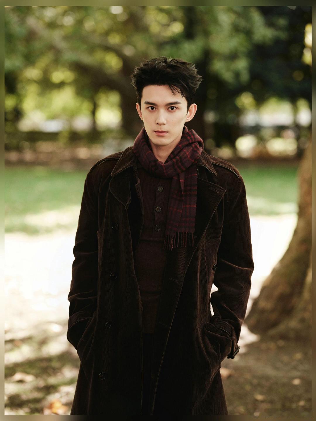 吴磊我去跟我的粉丝打个招呼被吴磊狠狠圈粉！刚下飞机第一时间找粉丝打招呼，这是什么