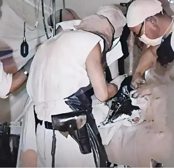 1982年，沈阳军区副司令员孙玉国被转业，从高级军官降级为普通岗位，抵达沈阳的那