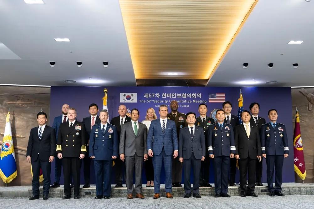 2025年11月4日，美国战争部长皮特·赫格塞斯和大韩民国国防部长于在大韩民国首