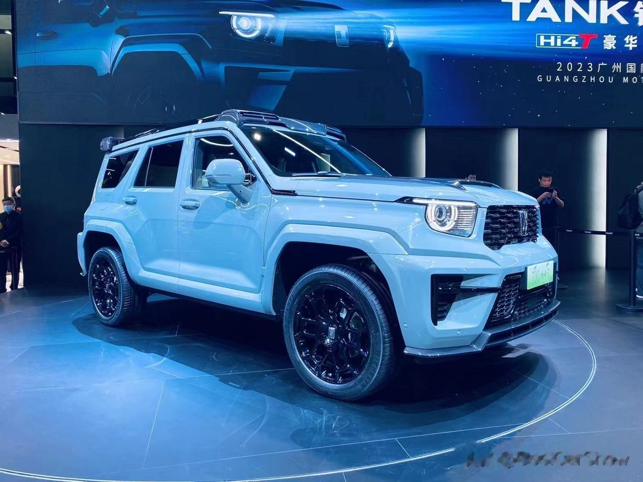 坦克700Hi4T
限量70台的坦克700Hi4T首发限定版预售价为70万，这波
