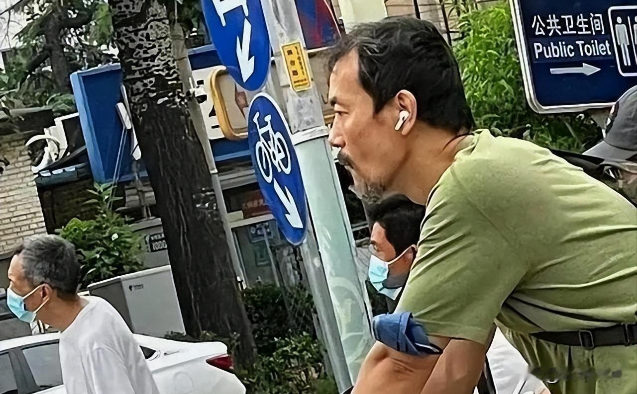 廖凡演了27年戏，没靠爹火过，也没靠流量红过，他好像一直在演别人，但又不像谁。