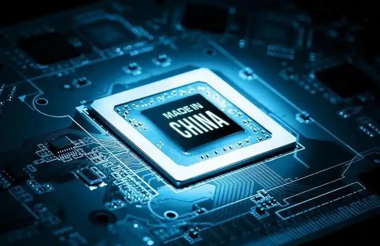 当我们讨论半导体产业的 “卡脖子” 问题时，目光往往聚焦于光刻机、核心 IP、先