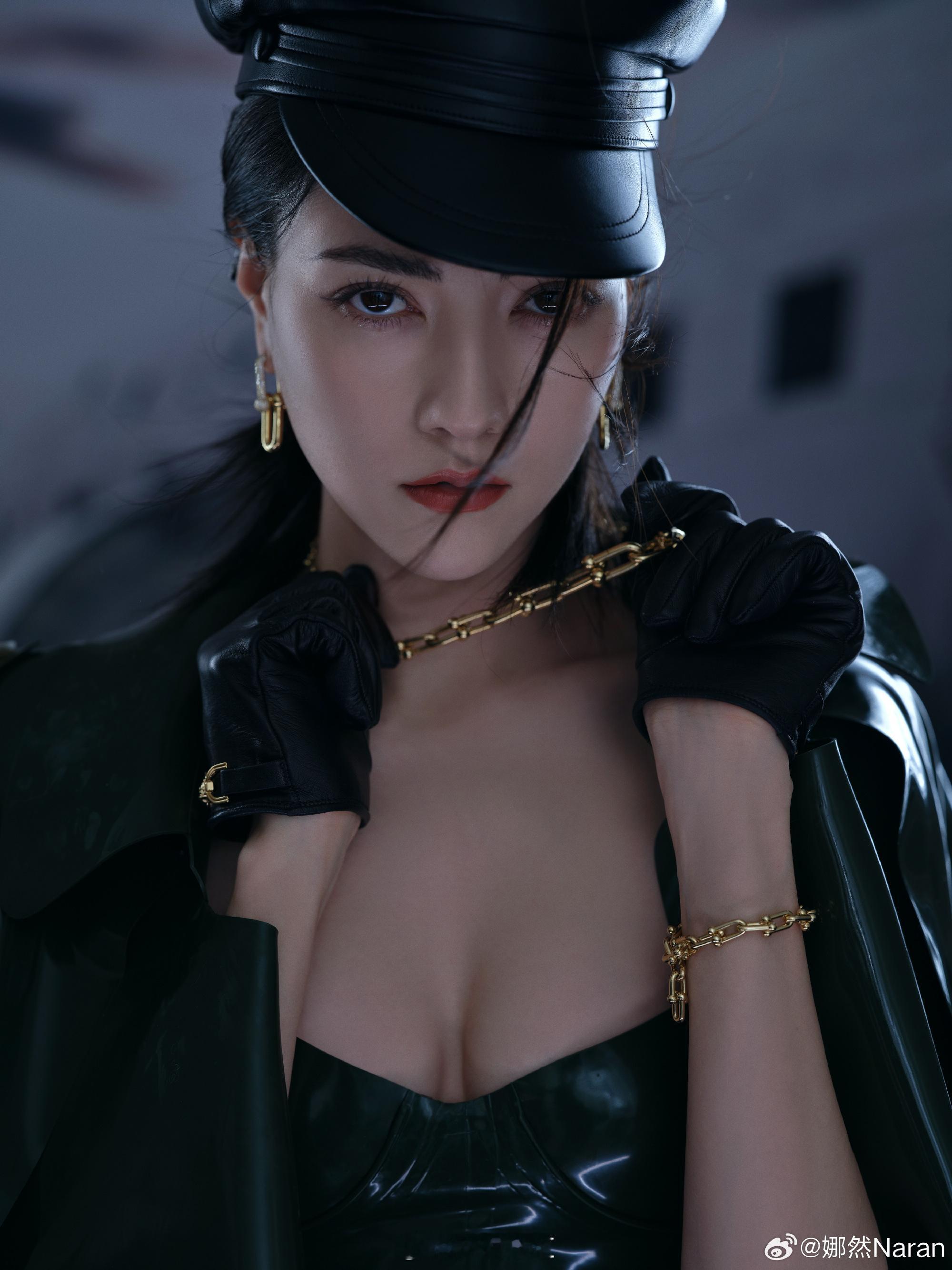 娜然 海带精  娜然一到，光芒闪耀。恰似海带精赋予了神奇魔力，她的美在红毯上肆意