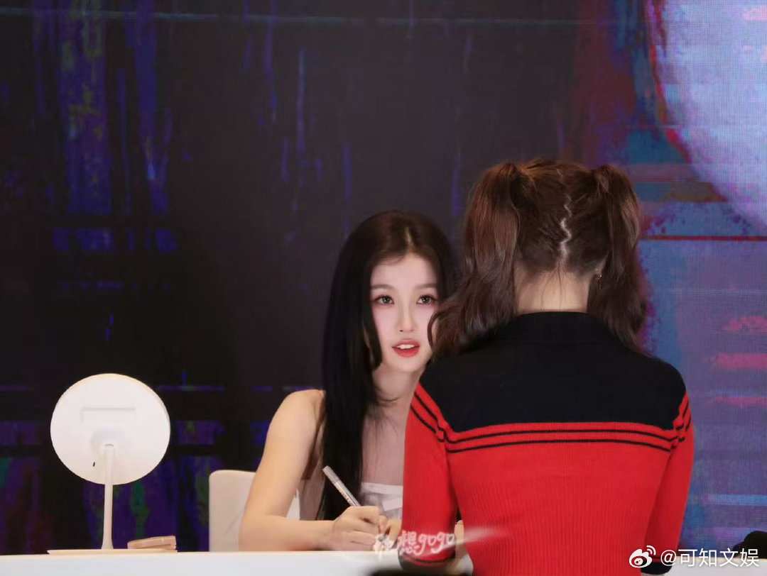 粉丝cos了虞书欣青你初舞台造型粉丝cos了虞书欣青你造型粉丝cos了虞书欣青你