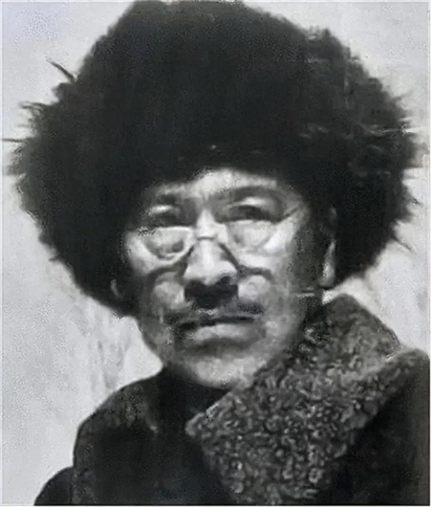 1931年，大地主戴凤龄带着全家57口人奔赴战场，最终活下来的仅有3人。而戴凤龄