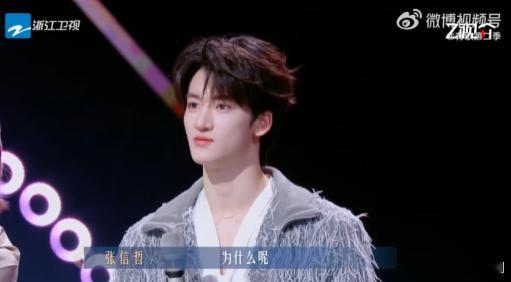 张信哲满眼都是对邓佳鑫的欣赏 邓佳鑫在《有歌》的舞台上真的长大了！张信哲老师看他