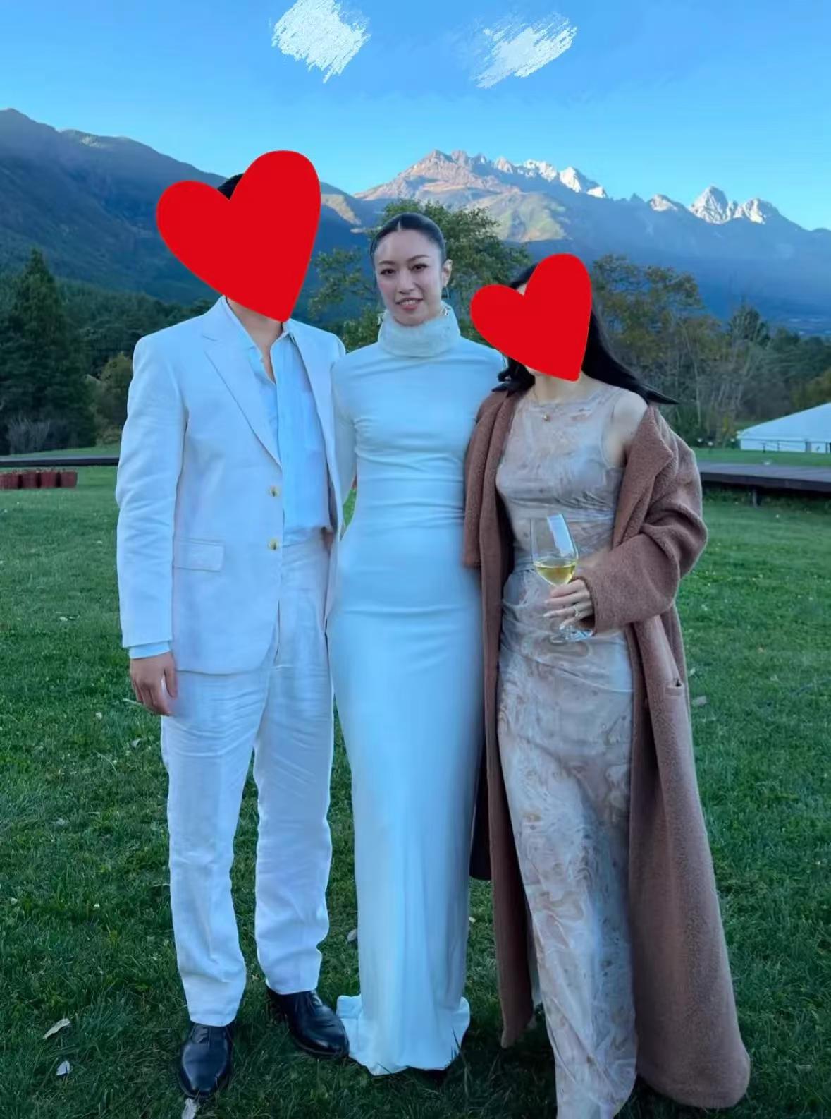 郭晶晶小叔子霍启仁结婚了，妻子小腹微凸，疑似已怀孕！
郭晶晶两个小叔子，霍启山和