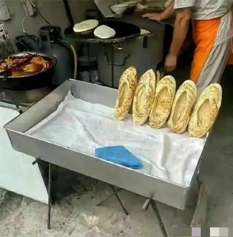 路边卖烧饼的，是不是有种好奇怪的味道