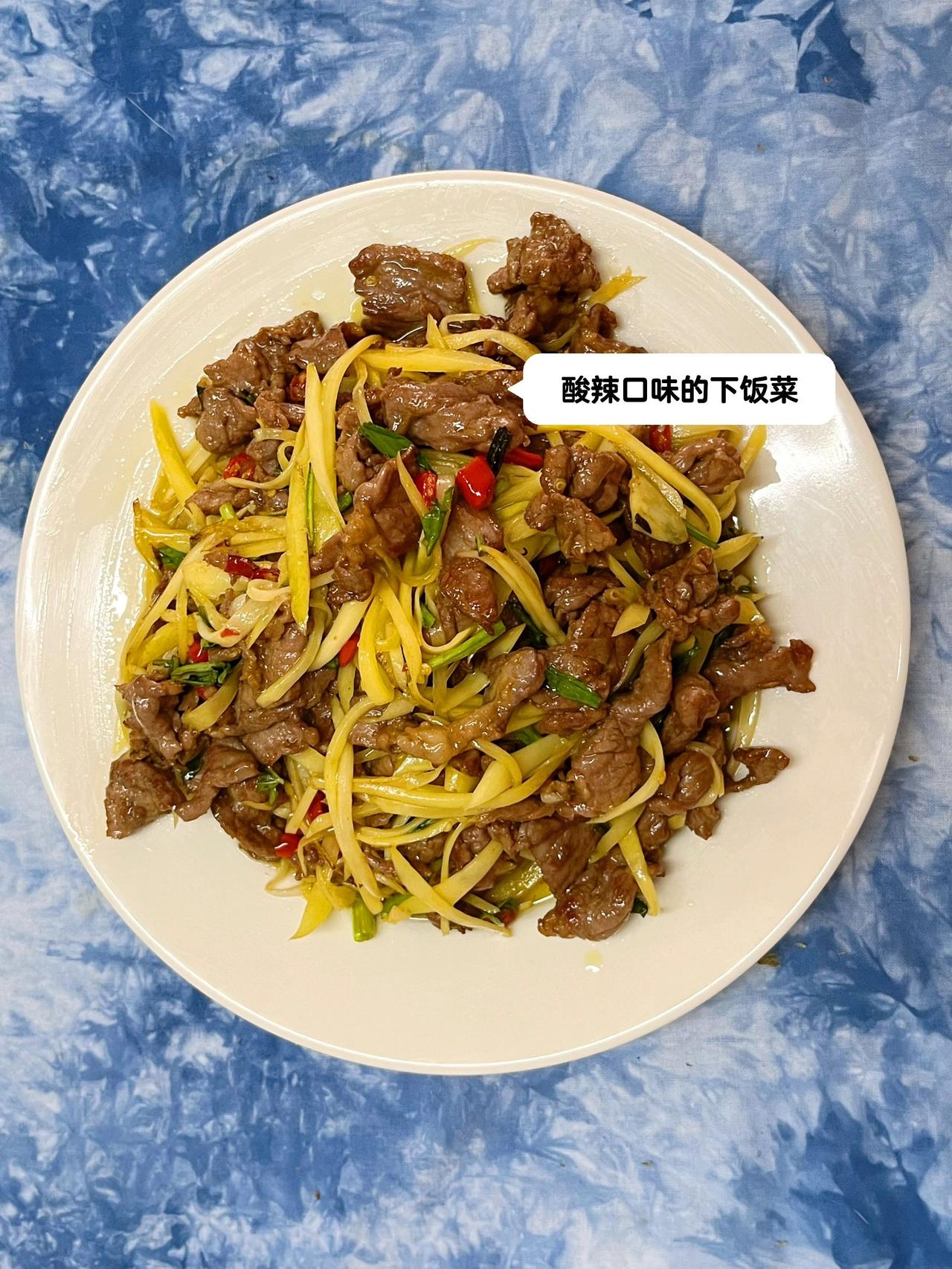 你以为芒果只能当水果吃？在云南，芒果可以从生吃到熟，小的生的用来蘸辣椒，半生的大