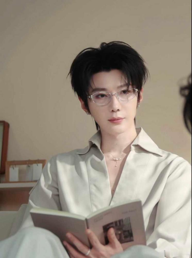 佐川眼镜品牌代言人郝熠然 ❤️透过镜片览世间风光，追郝熠然奔赴前路万千星光 