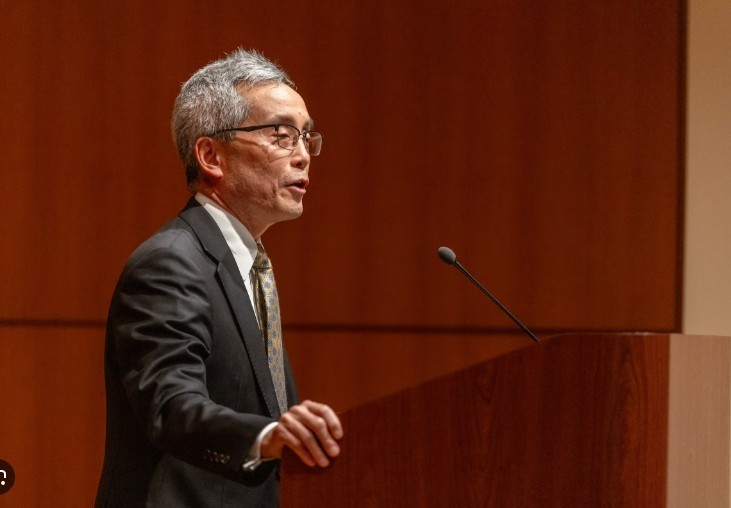 两年前的今天，78 岁的外国公民刘玛丽（Mary Fong Lau）不会说英语，