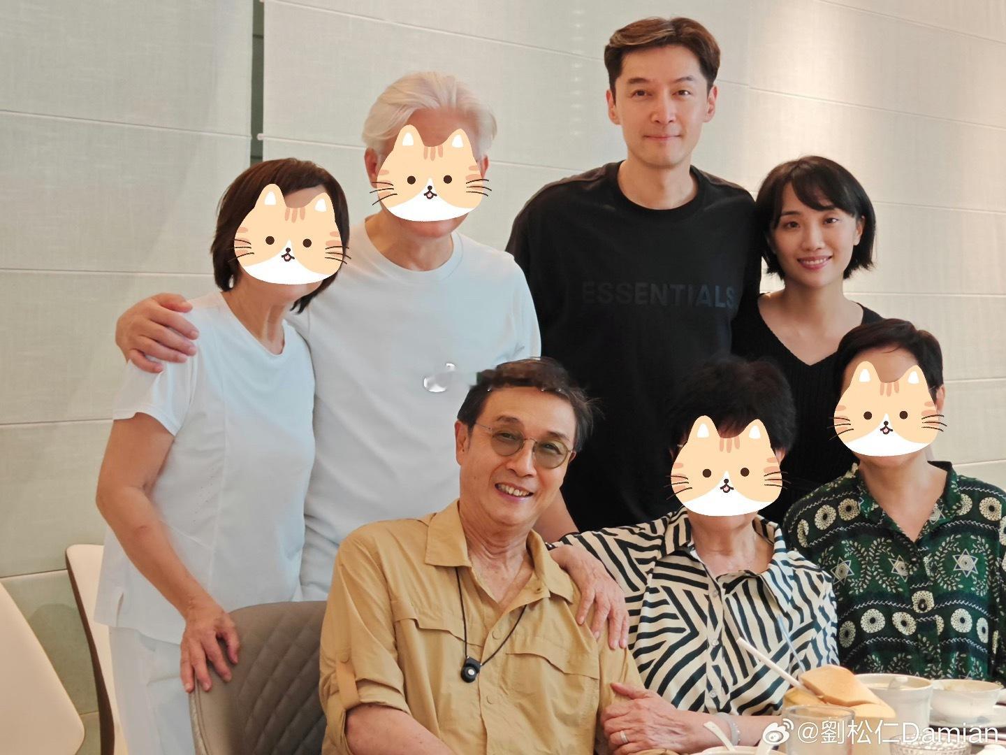 胡歌和老婆黄曦宁的同框照👇 ​​​