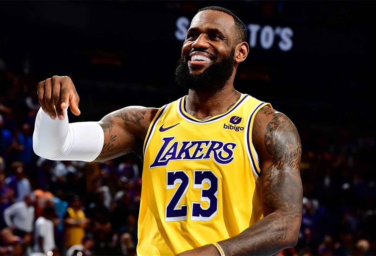 湖人110-125国王“红黑榜”，3人各有亮点，6人表现远不达标
詹姆斯在比赛中