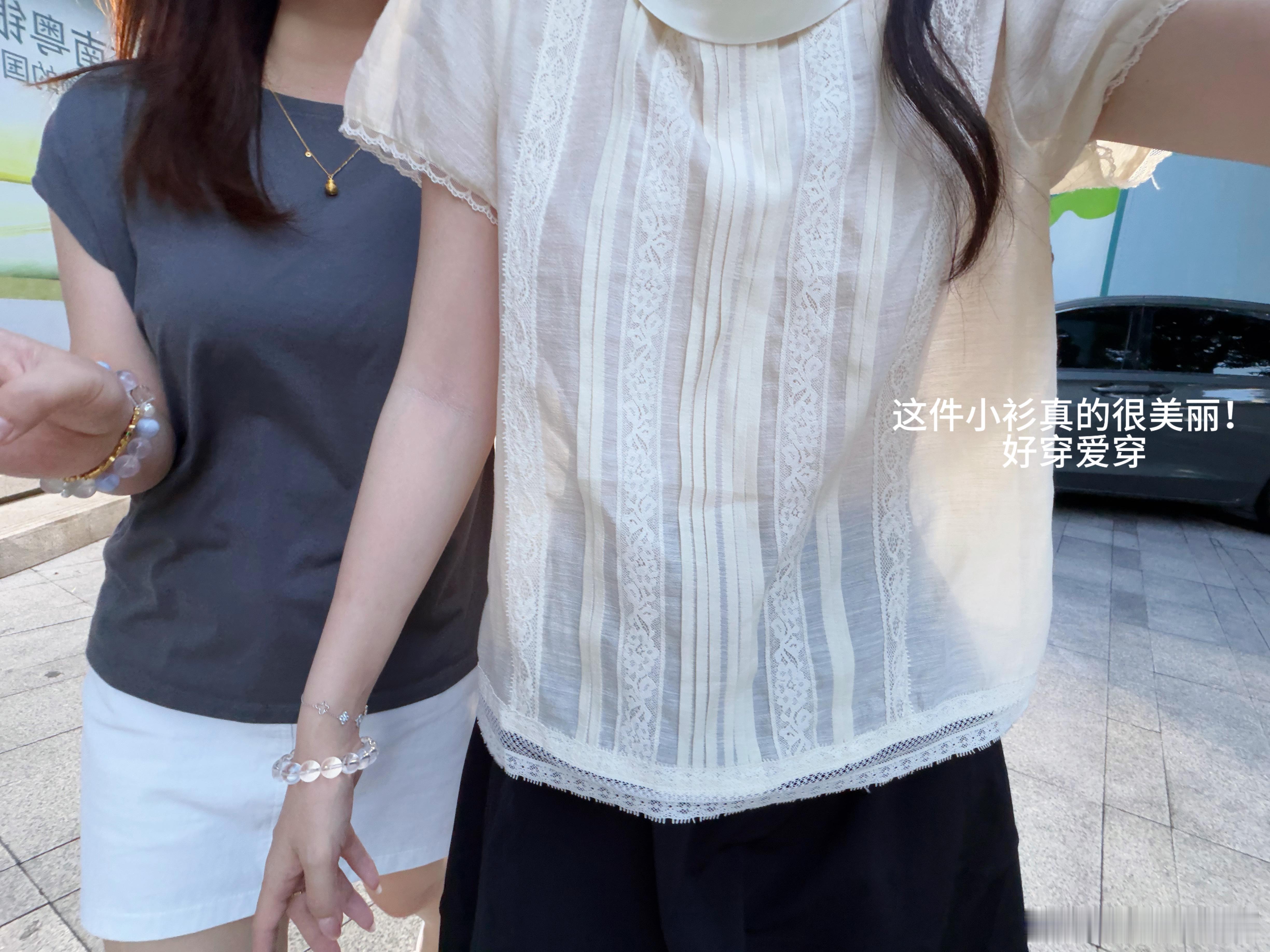 漏了一张哈哈哈这件上衣很美呀！！还是觉得很好看[拜托] ​​​