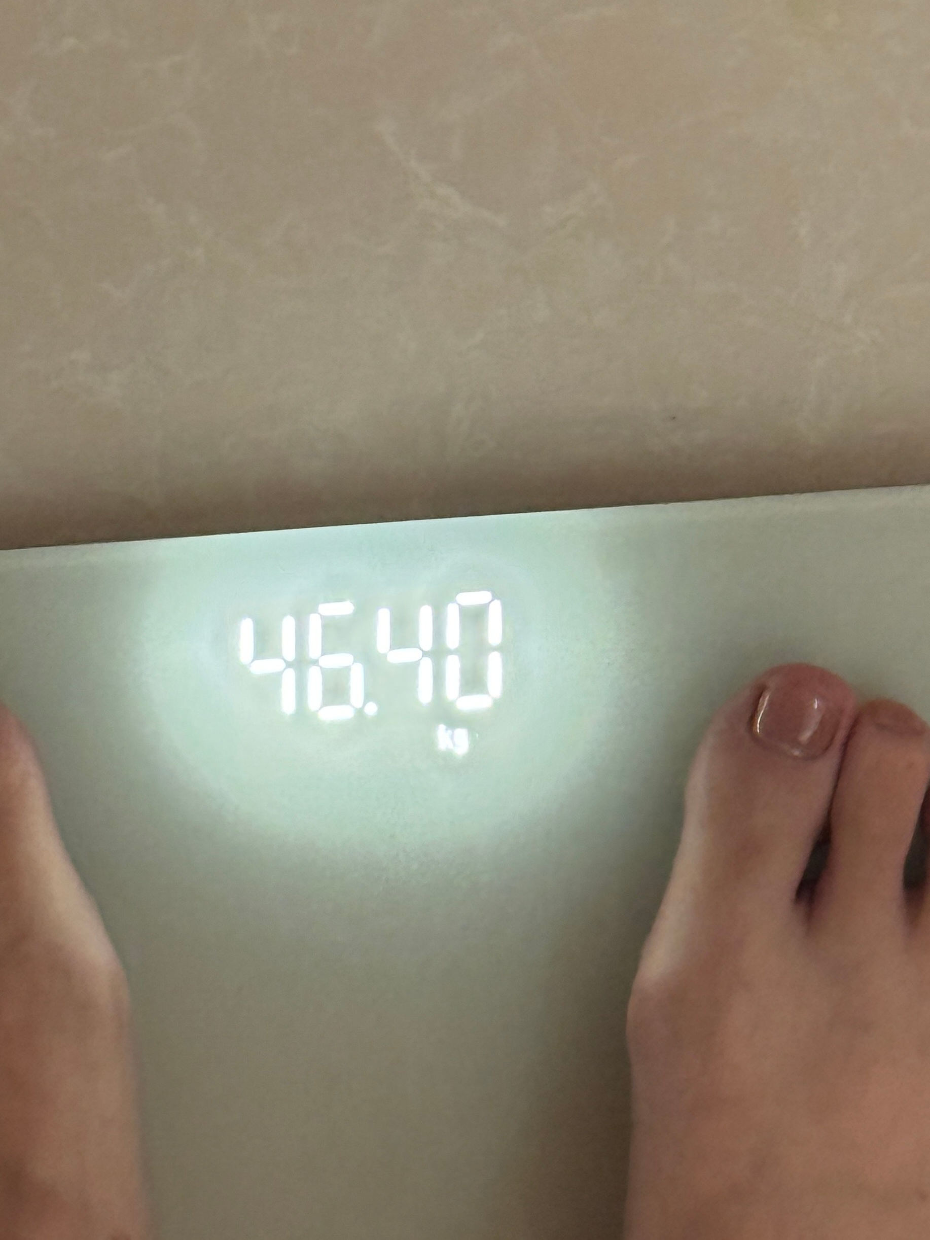 昨天吃多了涨了一斤多 所以今天也要轻断食一下 我真的很爱喝椰子水！！！ ​​​