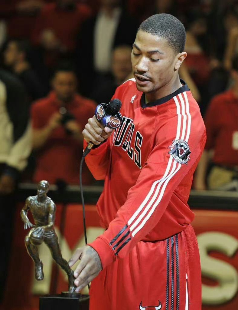 15年前的今天，罗斯成为历史最年轻MVP，那年他只有22岁！ 