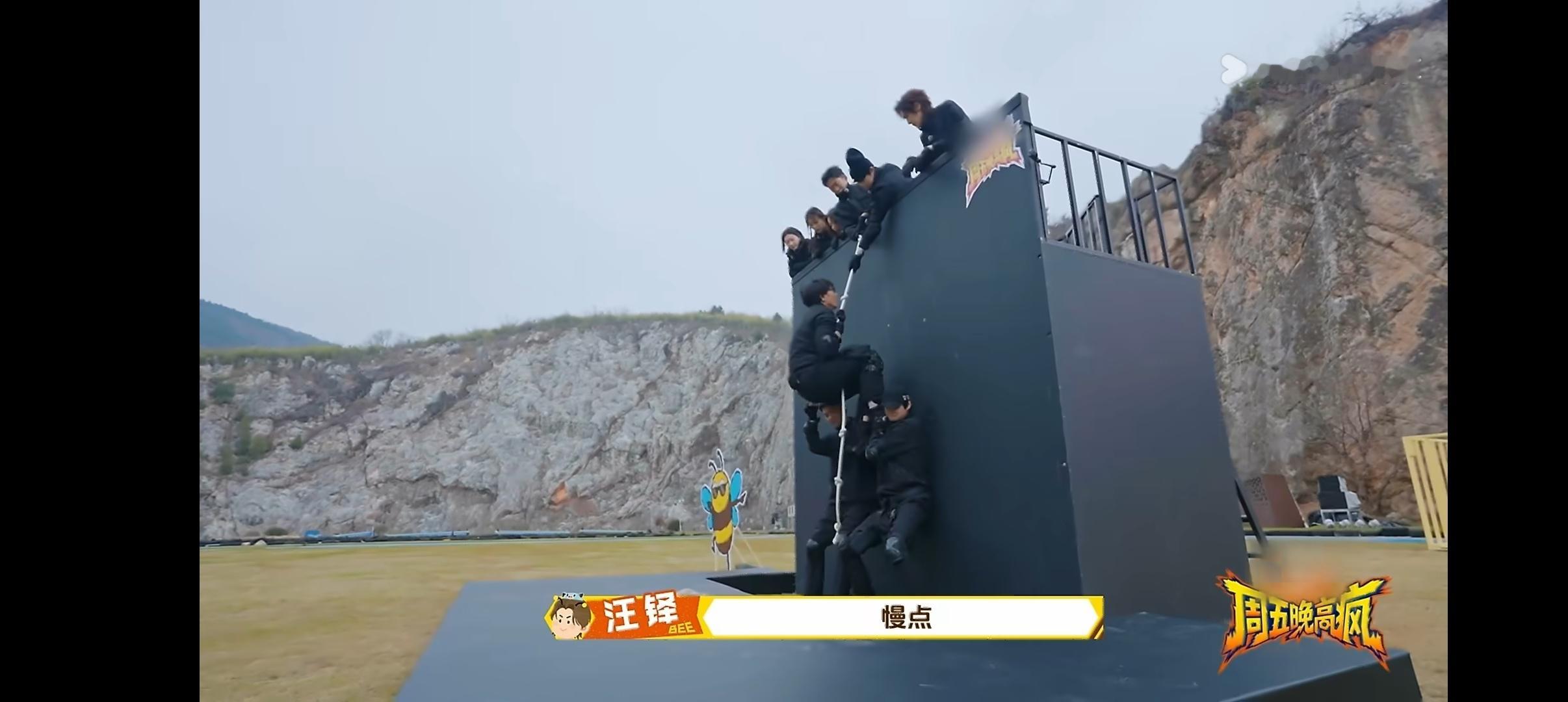 魏大勋付航等助力王传君 魏大勋付航这段好man，看见王传君体力不支，直接蹲下托举