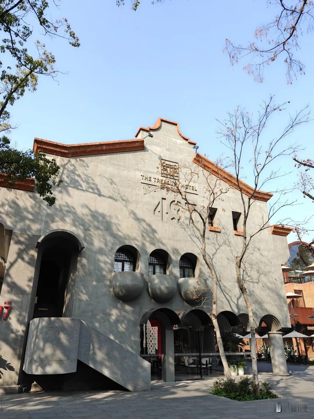 去过浦东的 E.KA 天物空间三次——两次开会，一次刚竣工时凑了个热闹。

确实