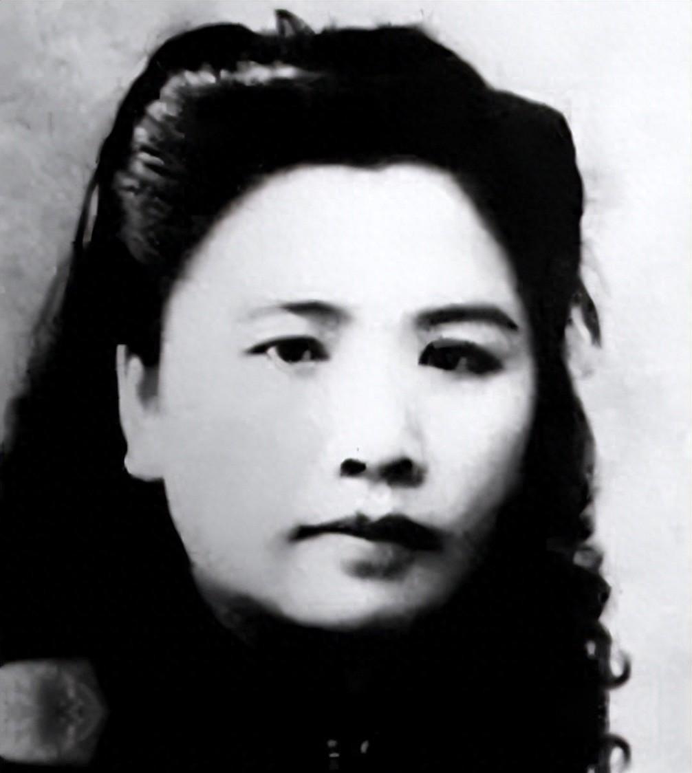 1938年，周总理安排王曼霞打入国民党高层，她竟嫁给蒋介石心腹。身份面临暴露时，