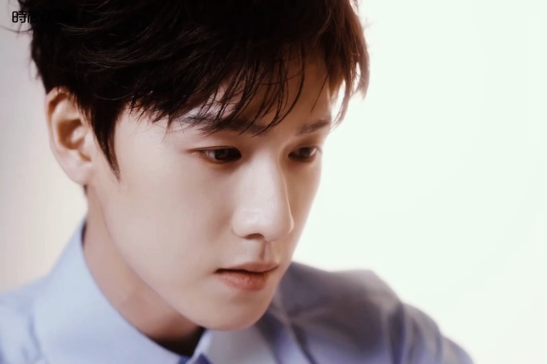 李昀锐花影遮面COSMO封面预告 .李昀锐时尚COSMO5月刊封面预告 李昀锐时