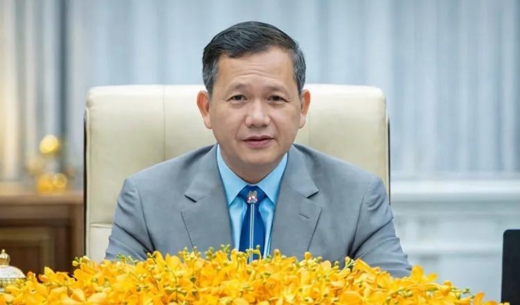 洪玛耐的头发又变黑了。不知道原来是染白了，还是现在染黑了。
洪玛耐才40多岁，怎