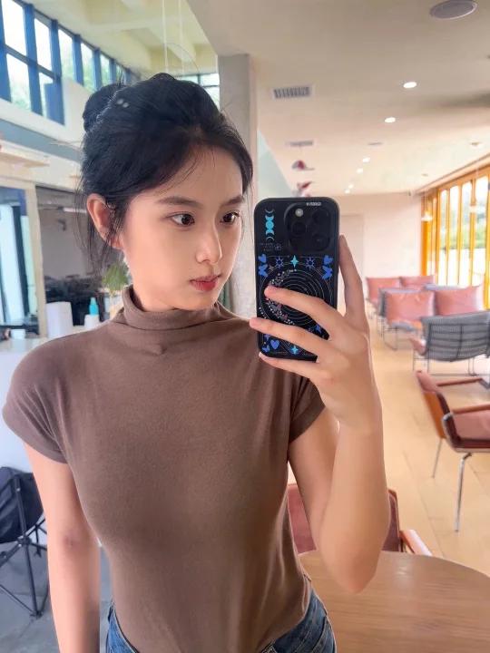 你太粘人了我要把你放在角落粘老鼠。