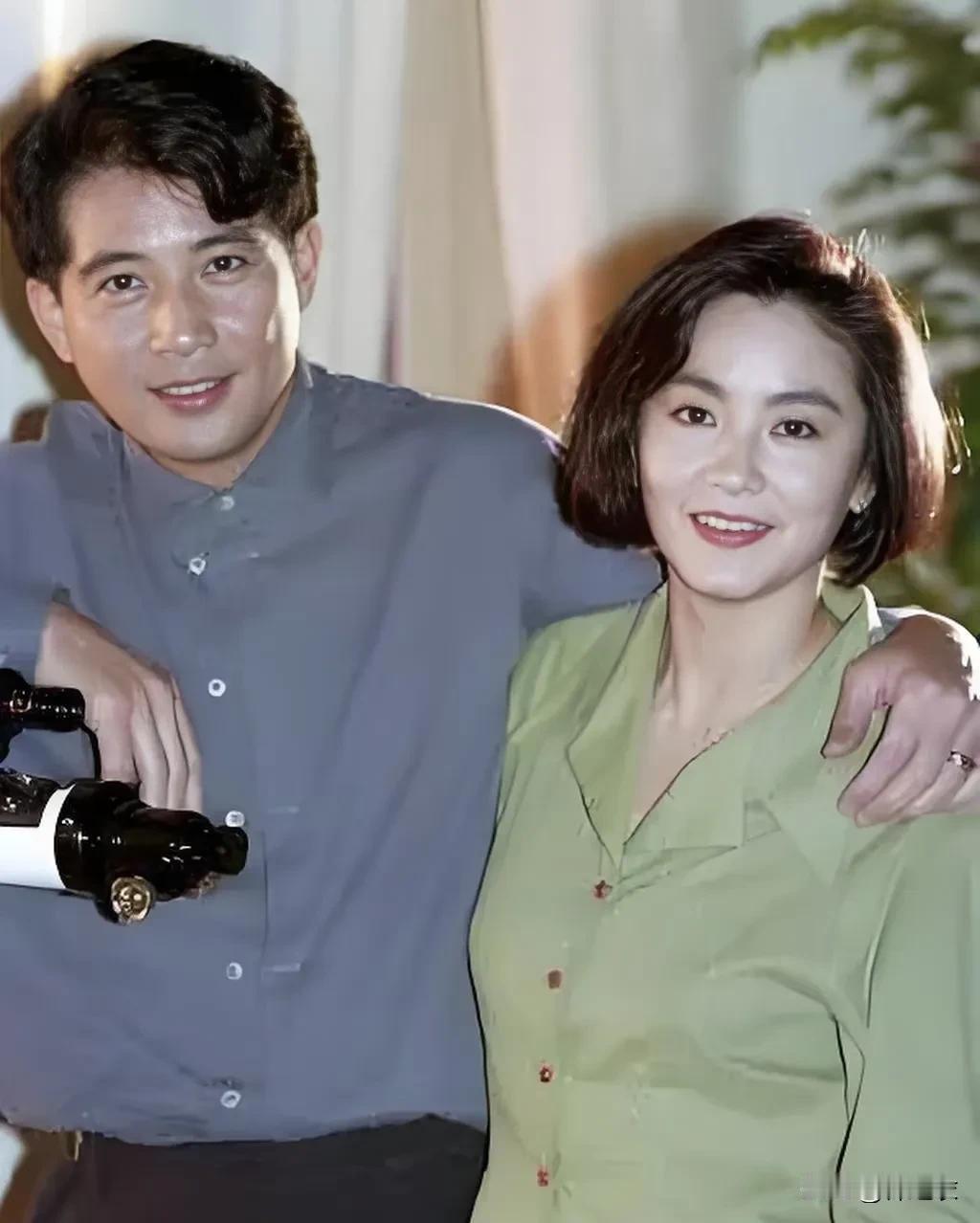 秦汉身边的林青霞看起来太生动了，我甚至没有在她的戏里见过如此的明媚动人的她。

