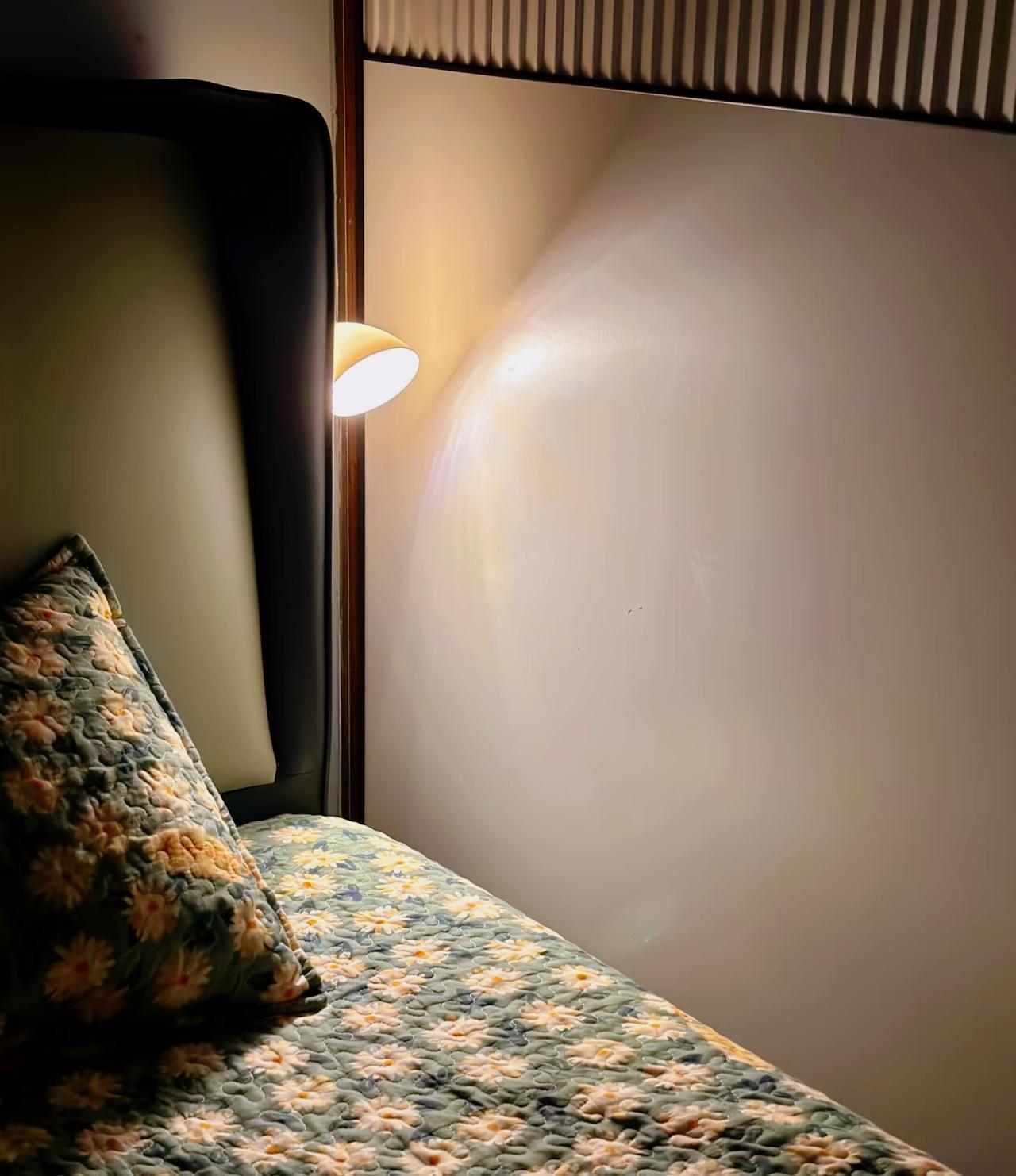 什么样的婚姻最舒服？
就是：大事相互扶持 ，小事相互糊弄 。彼此都已太熟了 ，矛