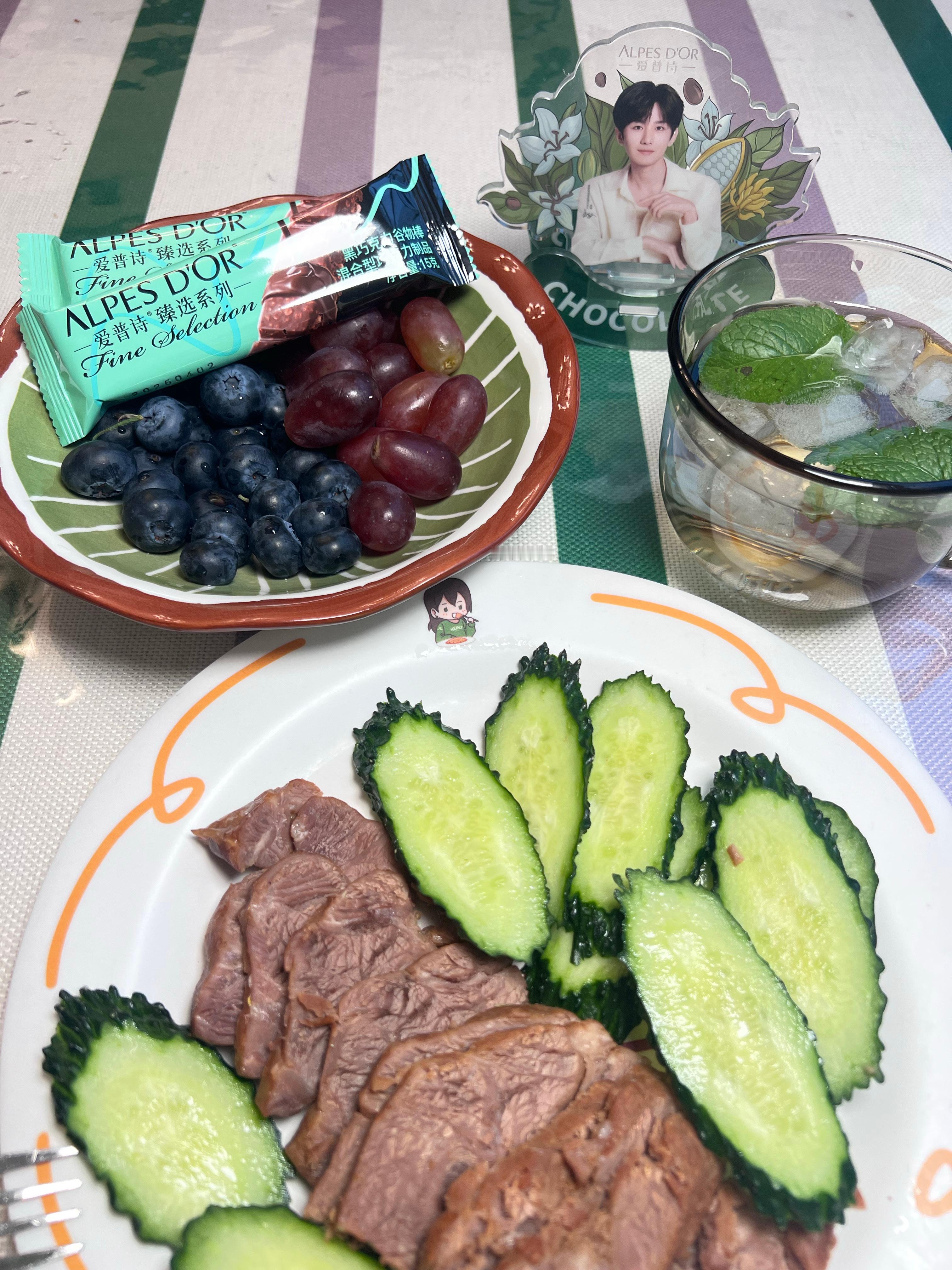 爱普诗轻巧生活第34天啦🥒🐮🍫每天都吃的很满足，又低卡低脂。感谢爱普诗谷物