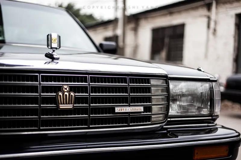 “中年人的一代神车”直降10万元，这消息简直炸裂！就像之前的丰田皇冠，曾经可是多