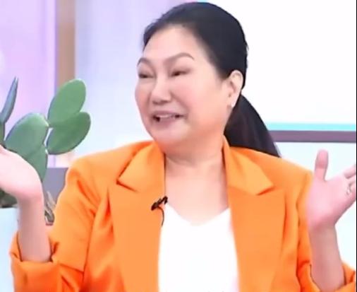 s妈真的应该听小s的话，
半夜三更专心哭大s，不要与网友再互动了，她真的应该明白