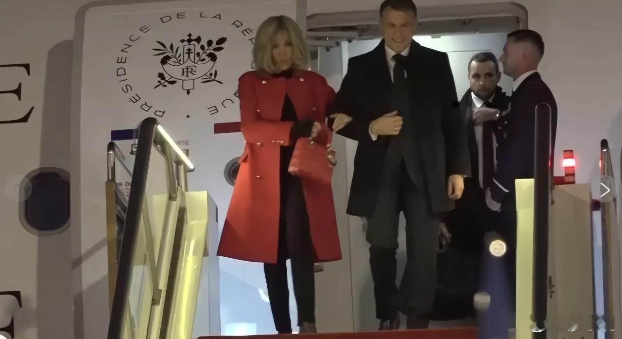 马克龙发帖展现访华精彩瞬间对马克龙来说，这一次中国成都之行可能是他一生最高光的时