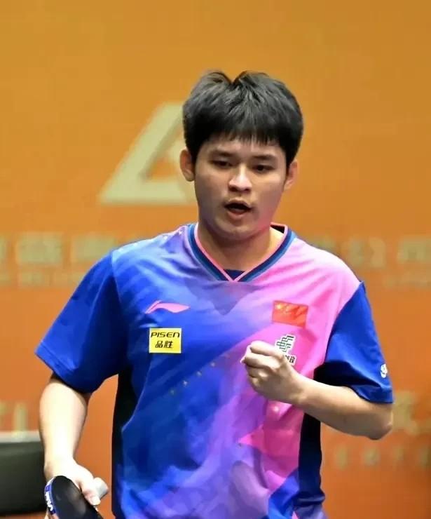 这场球赛，真是让人热血沸腾！国乒小将林诗栋，才19岁，就把西班牙排名32的罗伯勒