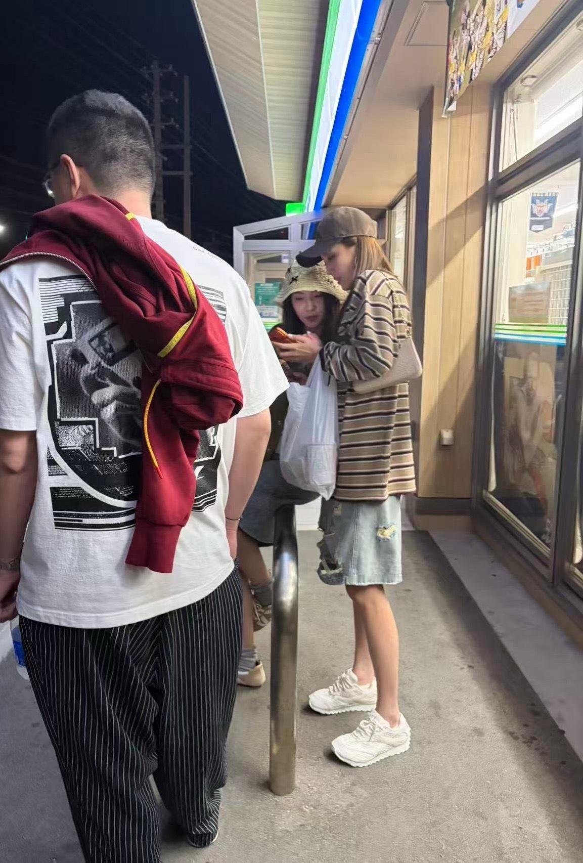 赵继伟 现场球迷赛后偶遇继伟的妻子君瑞和高诗岩的妻子俩位今晚也到冲绳为继伟加油，