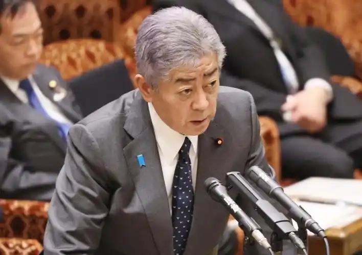 记者当面直球追问日本外相，强硬要求清晰表态承认台湾属于中国领土，日方全程只会重复