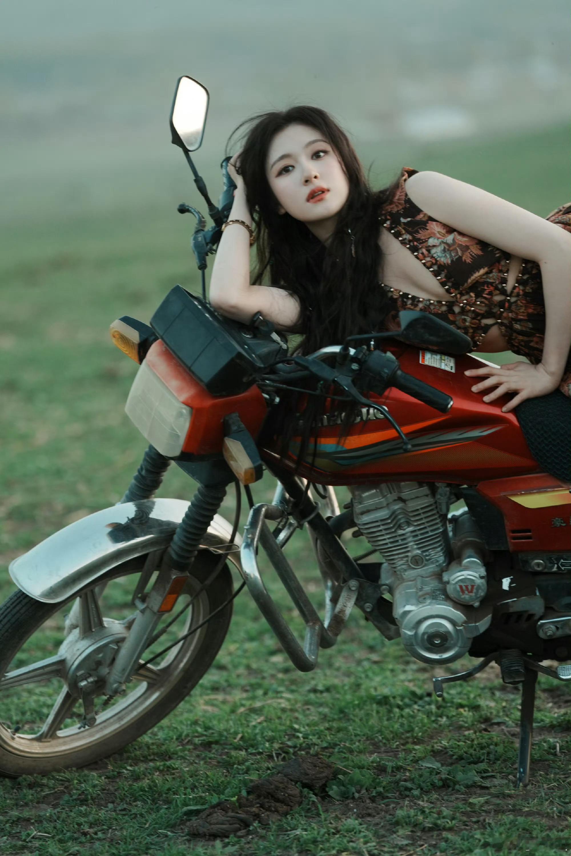 李兰迪今日更新～旷野的风从胸膛呼啸而过❤️🩹🏍️ 