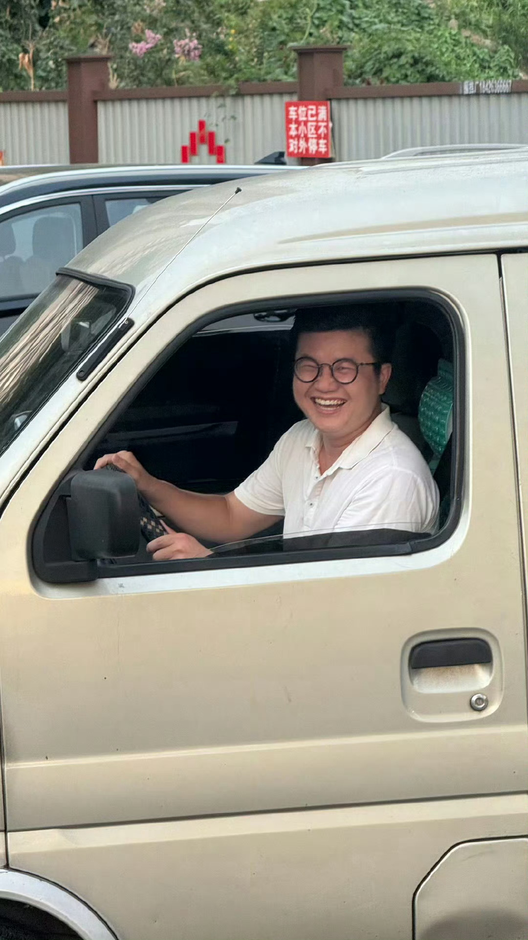很硬的大兄弟早早早