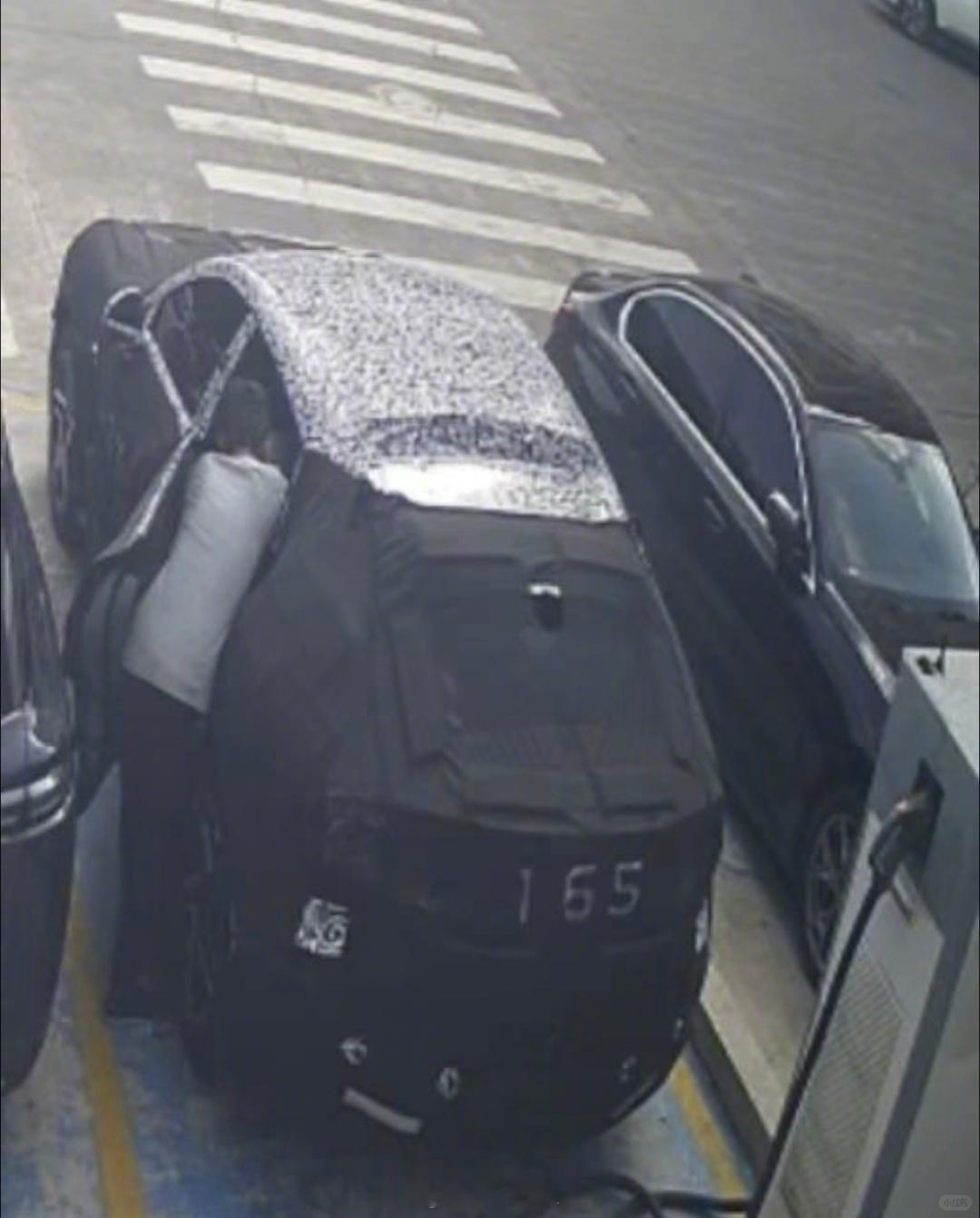 小米suv  应该不是对开门了？[思考][思考] 