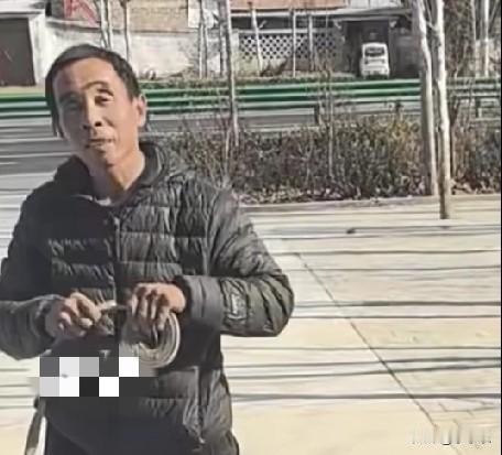 1月12日，山东聊城一司机报运费600元，老板却主动转给对方700元，只因司机的