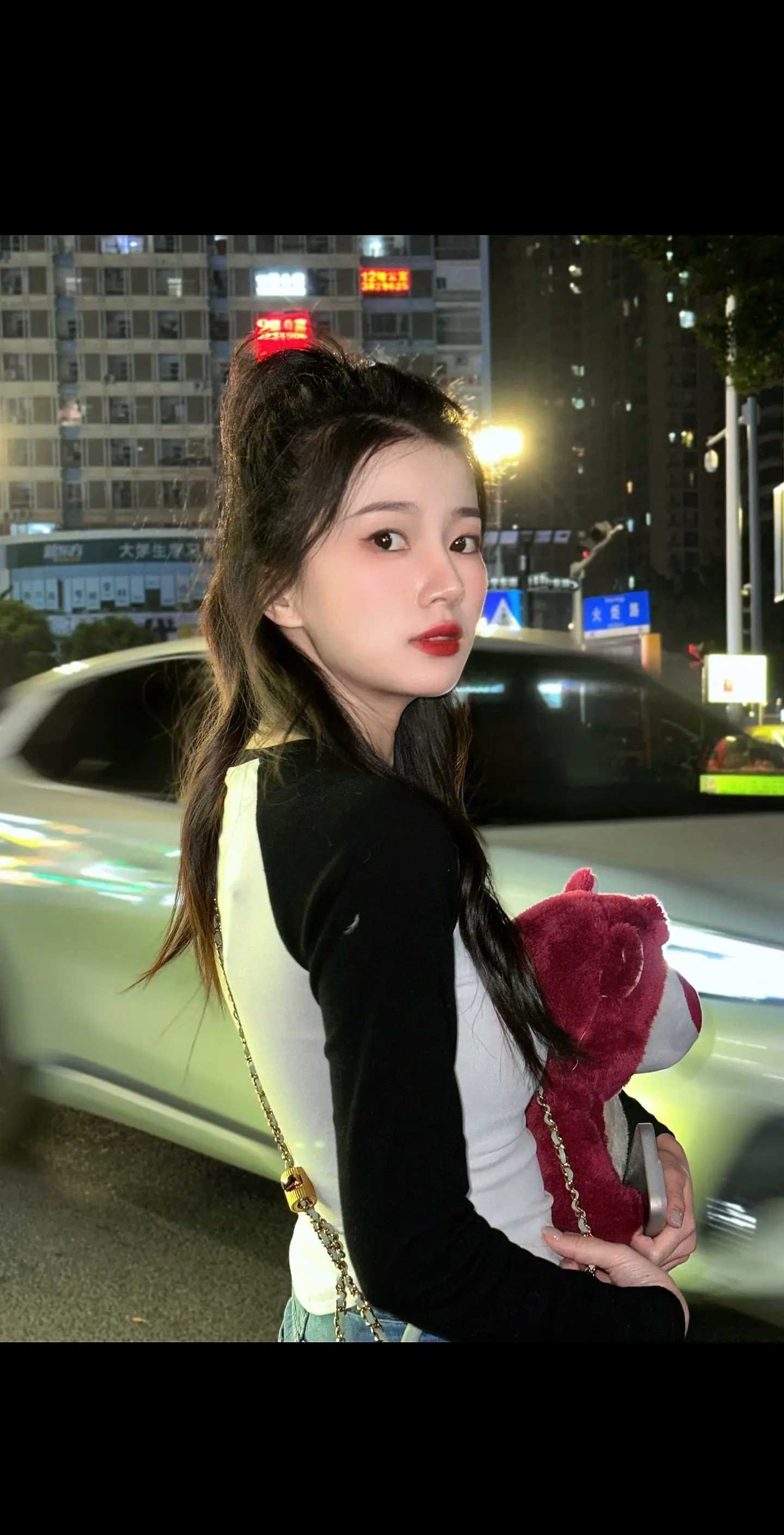 在我满眼只想搞钱的日子里，千万别提醒我什么是孤独，当金钱站起来的时候...