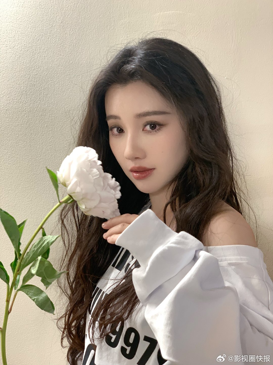 王鹤润迟来的撕拉片live图王鹤润迟来的撕拉片live图，校园风也太美了王鹤润撕