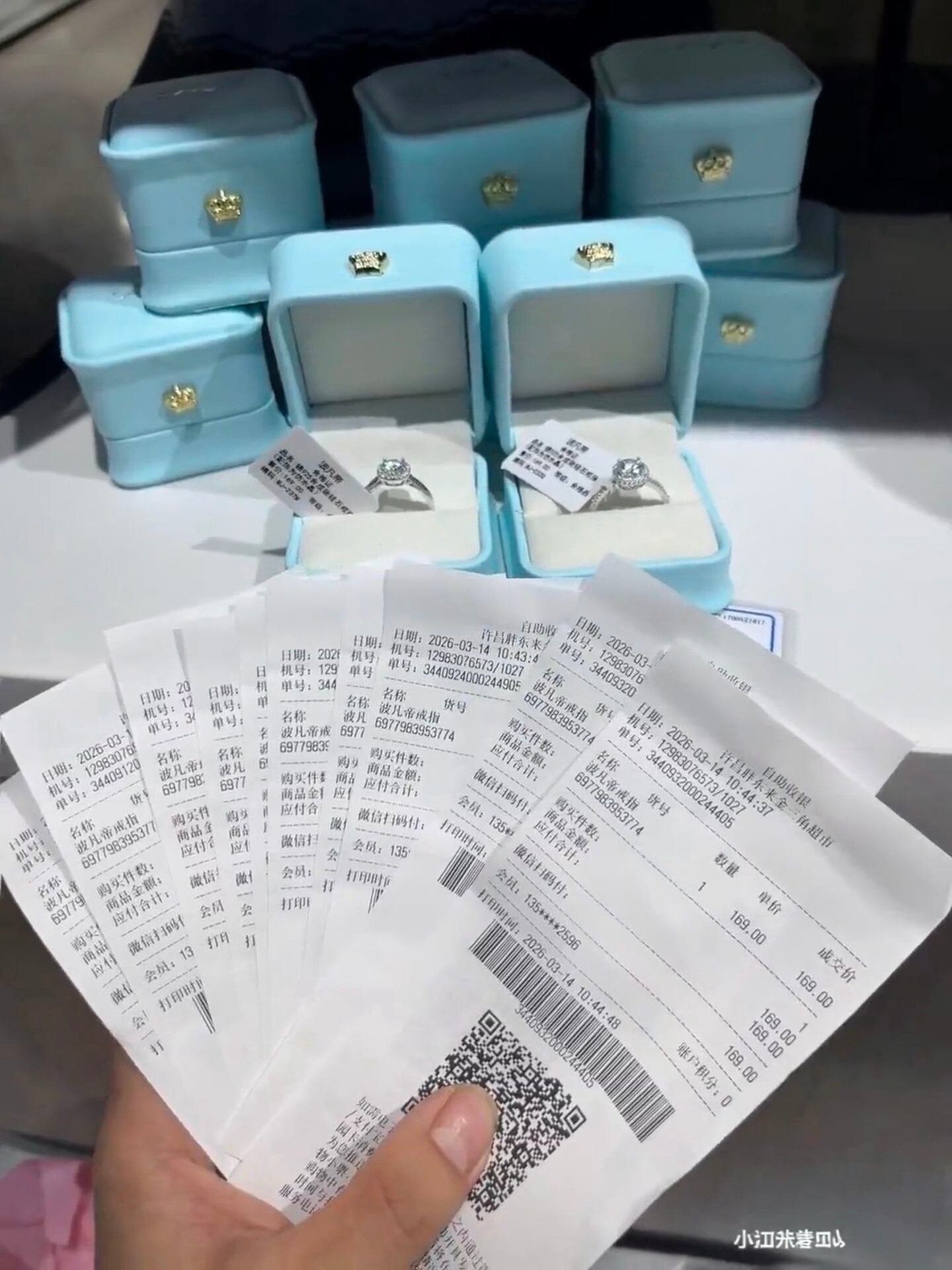 胖东来小方糖戒指重新上架3天售罄每人限购五枚，也挡不住代购找的人多！有一次亲眼见