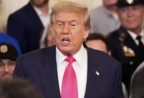 就在刚刚，
美民众公开定性特朗普：精神不正常、行为失常。

在美国总统特朗普威胁